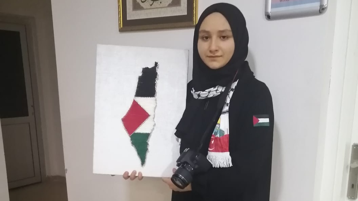 Filistin Yararına Düzenlenen Kermeste Öğrencimizin Tablosu Hayırsever Tarafından Satın Alındı
